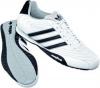 Adidas GOODYEAR STREET cipPuha fehr brbl kszlt fiatalos modern cip az oldaln hrom fekete cskkal s a talp oldaln fekete Goodyear felirattal 26 990 2013 10 31 ig 10