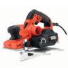 Ez a 750 wattos teljestmny Black Decker KW750K elektromos gyalu kompakt formja mellet hatkony s nagyon gyors A tisztbb munkafellet s jobb lthatsg rdekben ez a modell