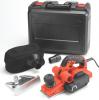Ez a 750 wattos teljestmny Black Decker KW750K elektromos gyalu kompakt formja mellet hatkony s nagyon gyors A tisztbb munkafellet s jobb lthatsg rdekben ez a modell a frszport a kivl