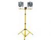 Halognlmpa 2 500 W os teljestmnnyel tpfeszltsg 230 V 50 Hz stabil teleszkpos llvnyra szerelve llthat magassg 85 180 cm A halogn izz tartozka a lmpnak