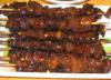 A grillezshez porhanys kiss zsros hst vlasszunk a zsr majd gyis kisl belle Sertsbl j a tarja a szp mrvnyozott marha a baromfiakat meg j elre pcoljuk be