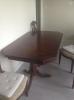 Bord 6 stolar vitrin sk p bord
