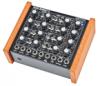 Doepfer Dark Energy II A Doepfer Dark Energy II egy monofnikus stand alone szintetiztor USB s MIDI interfsszel A hang generls s minden modulci 100 analg kiz