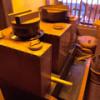 A kamado sz egy hagyomnyos japn fa vagy szntzels cserpednyt takar mely egy szemlyben testesti meg a tzhely a st a grill s a fstl elnyeit Az ptett ednyeket az emberek mr tbb eze