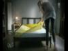 Valami nem stimmel Vagy a matrac nagy vagy a gumis leped kicsi Minden esetre mint az lthat a leped felhzsa alaposan feladta a leckt a hziasszonynak A vgn mgis megoldotta