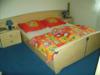 Komplett hlszoba Gardrb s franciagy jjeliszekrny komd rcs matrac gygytermk Hibtlan llapot Az gy 200cm x 250cm a tkrs gardrb 220cm x 300cm A