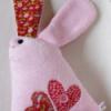 Nyuszi nyl textiljtk rongyjtk plss nyuszi Jtk Plssllat rongyjtk Varrs A nyuszi a flei nlkl 22 cm magas a fleivel egytt 36 cm Designer anyaggal cifrztam Legszles Meska