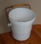 Vdr 1900 krli Zomncozott anyag troledny szennyesvz trolsra Mret 30 5 cm magas d 28 cm Bucket c 1900 Enamelled bucket Size 30 5 cm tall d 28 cm