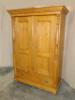 Szekrny 1890 krli nmet floszlopos feny ruhsszekrny 2 ajtval 1 fikkal Restaurlt azonnal hasznlhat vaxolt llapotban Mret 184 131 56 cm Wardro