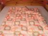Antiallegn mszl tltet 4 vszakos dupla ktszemlyes paplan 200x220 cm husi rzsaszn kocks mintval
