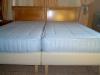 tcsillagos szllodbl szrmaz hasznlt j minsg boxspring gyak als rgs rsszel lbbal extra kemny j minsg gsbiztos matraccal cseresznyefa fejvggel a fejvg 20000 1 db gy mrete 90 x