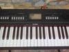 Elad egy 2 ves Yamaha NP V60 tpus digitlis zongora megkmlt llapotban a tetejn sajnos egy kottallvny megkarcolta de