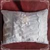 Hfehr Shabby Cottage Dszprna Otthon lakberendezs Dekorci Hfehr Shabby Cottage Dszprna Klnleges varrssal hmzett szegllyel s virgokkal Meska