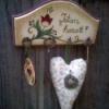 Festett tulipnos kulcstart Btor Otthon lakberendezs Kzzel festett tulipnos kulcstart Isten hozott felirattal festett feny mretei 22cmx11 5 cm Krh Meska