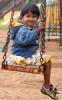 Csinos fiatal boldog indiai girl kid Jtk hinta liget Stock fotogrfia