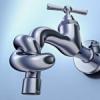 Mg egy tlagos mret frdkd megtltse 140 150 liter vizet ignyel addig a zuhany alatt alkalmanknt krlbell 70 liter hasznlunk el Vztakarkos zuhanyfejjel csapteleppel vagy blttartllyal 