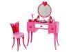Barbie szeret mindig csinos lenni Hogy ne jrjon kcosan az utcn szksge van egy fslkd asztalra Nem is lehet kr