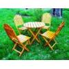 Borka fa garnitra 213053 sszecsukhat fa garnitra szett melynek tartalma egy kerek asztal s ngy karfa nlkli httmls kerti szk Az asztal magassg 68cm Az asztal tmrje 68cm A szk 88cm mag
