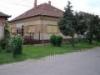 Szarvason frekventlt helyen elad egy 110 m2 es 4 szobs tgas j eloszts csaldi hz garzzsal mellkplettel teljes berendezssel rd 0620 925 1214