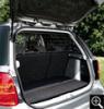 SUZUKI GYR LTAL FORGALMAZOTT TERMK Az SX4 csomagtartjba a hts lssorra szerelhet rcs