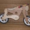 Fa fut motor bicikli 2 5 ves korig Jtk Fajtk Kszsgfejleszt jtk Famegmunkls Egyik legjobb kszsg s egyensly fejleszt jtk Tengelytv 550mm Mrete 2 5 ves korig megfelel Meska