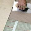 Ragasztk fugzk segdanyagok norml s flexibils csempe s jrlap ragasztk s fugzanyagok ragasztk melegburkolshoz egy s kt komponens vzszigetelsek ptipari segdanyagok Raimondi Levell