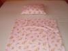 100 pamut 2 rszes gyermek bbi gynem huzat ovis mretben Mintja nagyon aranyos rzsaszn alapon macis mints ezrt els sorban kislnyoknak ajnljuk Mretek paplan 90x130 cm prna 40x50 cm Tarts 