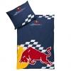 Stlusosan elegns kt rszes tpzras gynemhuzat a Red Bull csapat rajonginak hangslyos biks motvummal s csapat logval Mretek takar 135x200 cm prna 80x80 cm
