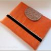 Tablet vagy iPad tart Sttk Tska Laptoptska Varrs Mikrokord anyagbl kszlt iPad vagy Tablet tart Hrom rteg flzzel blelt hogy gpedet megvj Meska