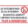 Az intzmnyben s a bejrattl 5 mteres vinil matrica